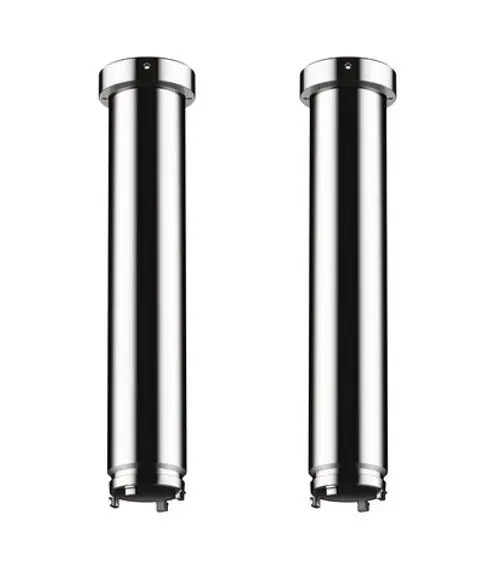 Zwei vertikale, metallisch glänzende Rohre mit runder Oberseite. Sie sind Teil des Axor ShowerHeaven und dienen zur Deckenmontage.